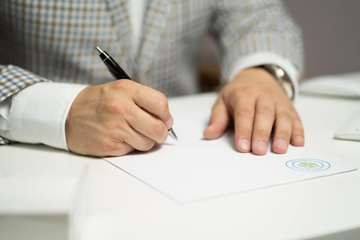 Où signer sur un PO : les emplacements types