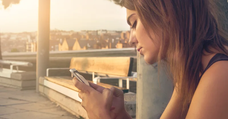 HexaSMS vs Twilio, Sendinblue, TextMagic : le comparatif qui décoiffe