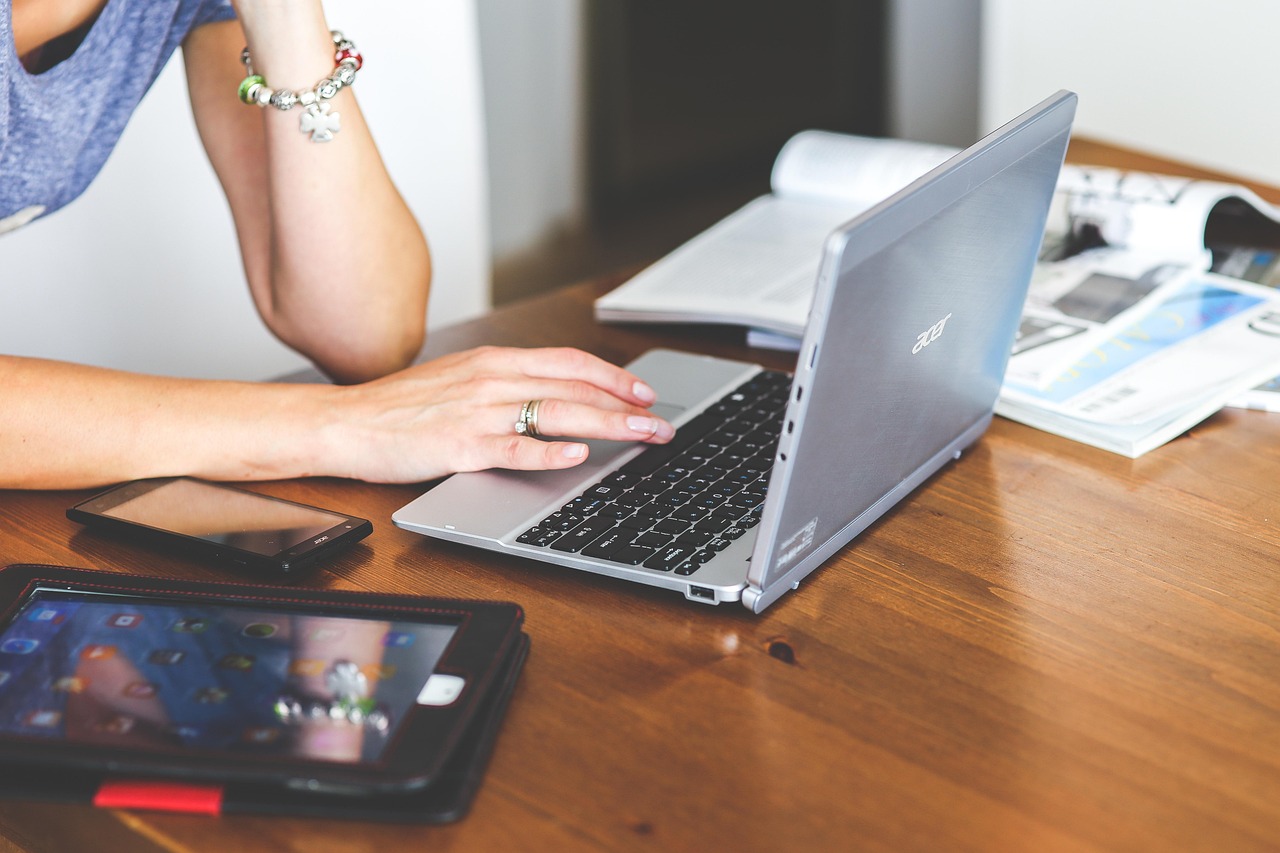 découvrez des dispositifs connectés innovants qui révolutionnent votre quotidien grâce à la technologie intelligente, l'efficacité et la connectivité avancée.